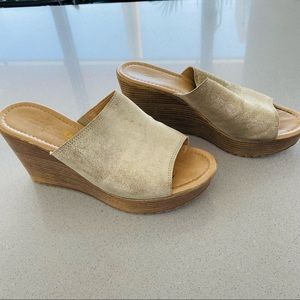 Mariella gold wedges
